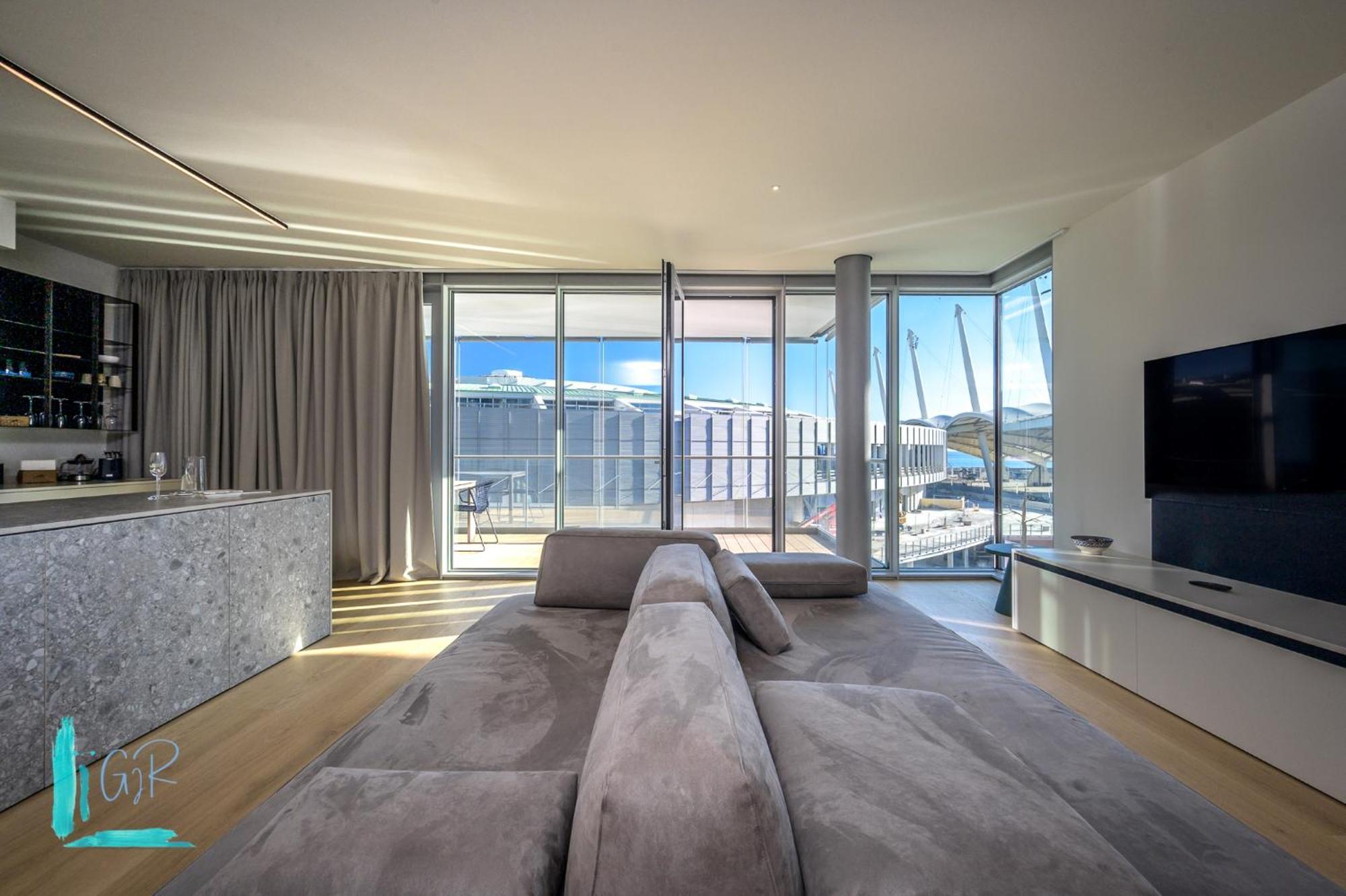 Luxury Waterfront *